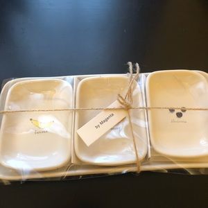 4 piece Rae Dunn tray.